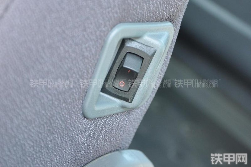 现代R305LC-9T挖掘机局部