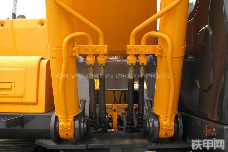 现代R215-7挖掘机局部