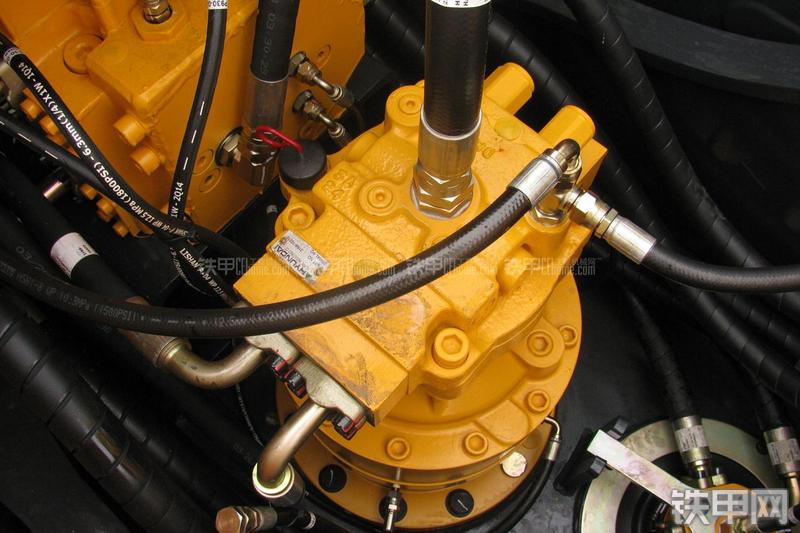 现代R215-7C挖掘机局部