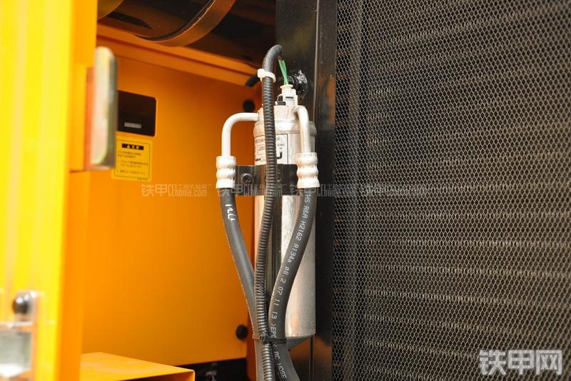 现代R225LC-7挖掘机局部