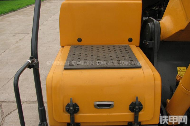 现代R225LC-9T挖掘机局部