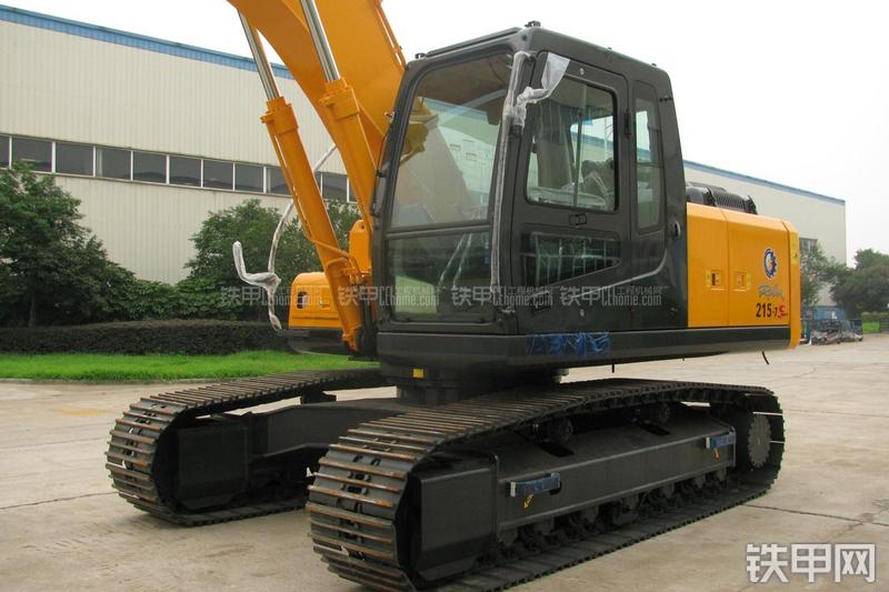 现代R215-7挖掘机局部