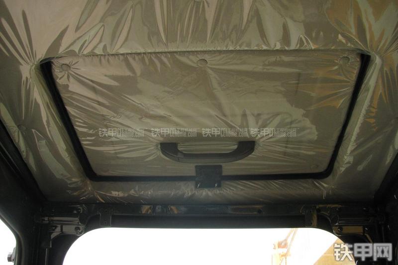 现代R215-7C挖掘机局部