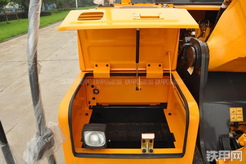 现代R225LC-7挖掘机局部