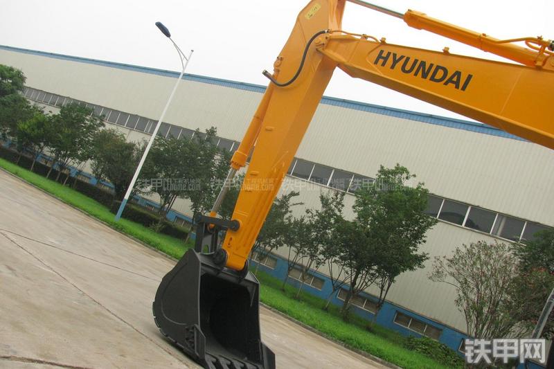 现代R215-7C挖掘机局部