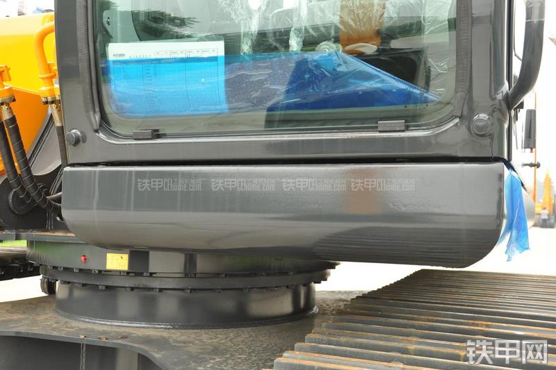 现代R225LC-7挖掘机局部