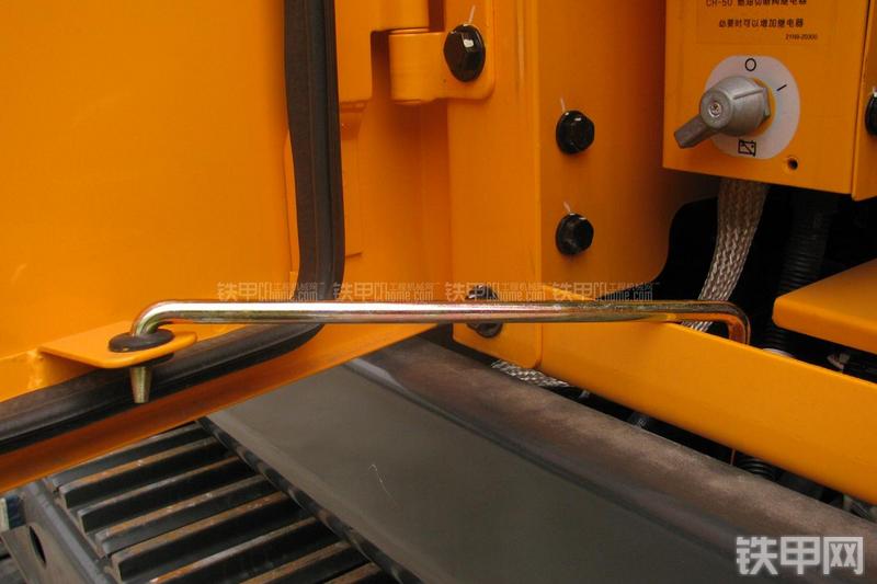 现代R215-7挖掘机局部