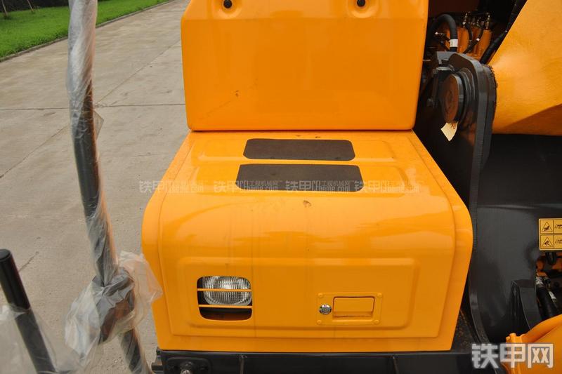 现代R225LC-7挖掘机局部