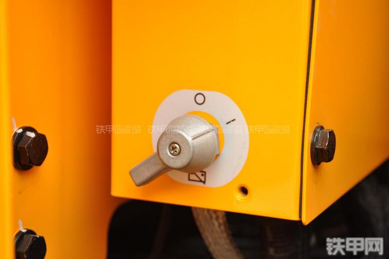 现代R225LC-7挖掘机局部