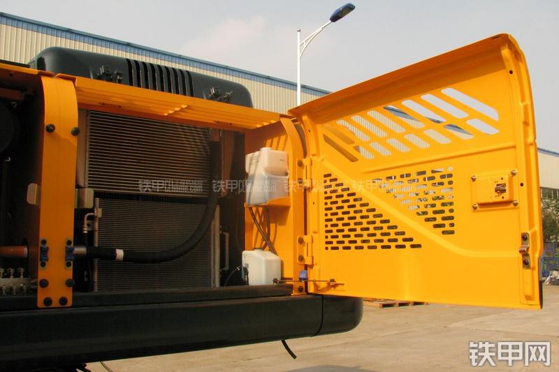 现代R275LC-9T挖掘机局部