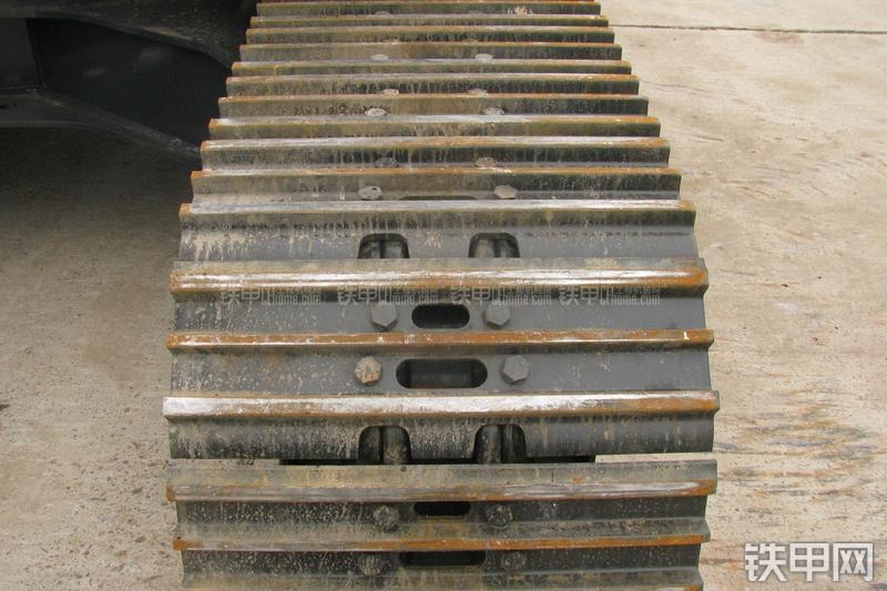 现代R215-7C挖掘机局部