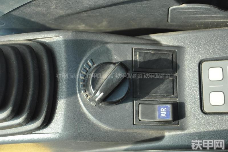 现代R225LC-9T挖掘机局部