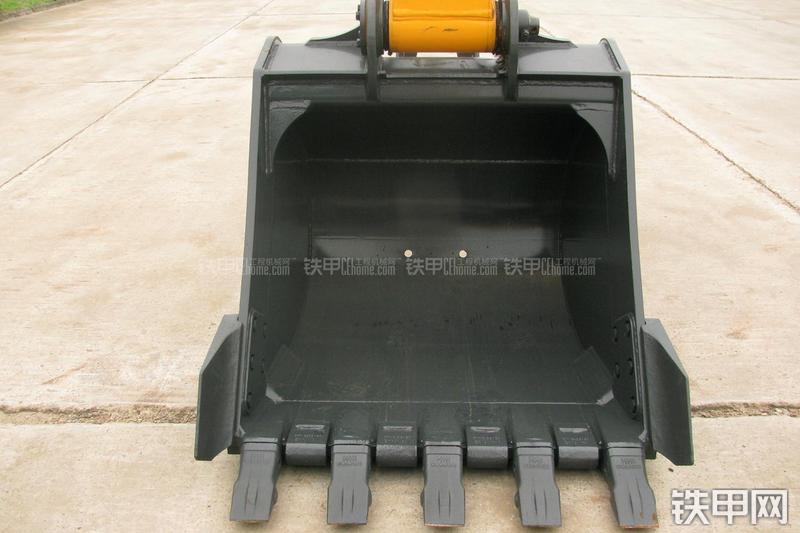 现代R215-7挖掘机局部