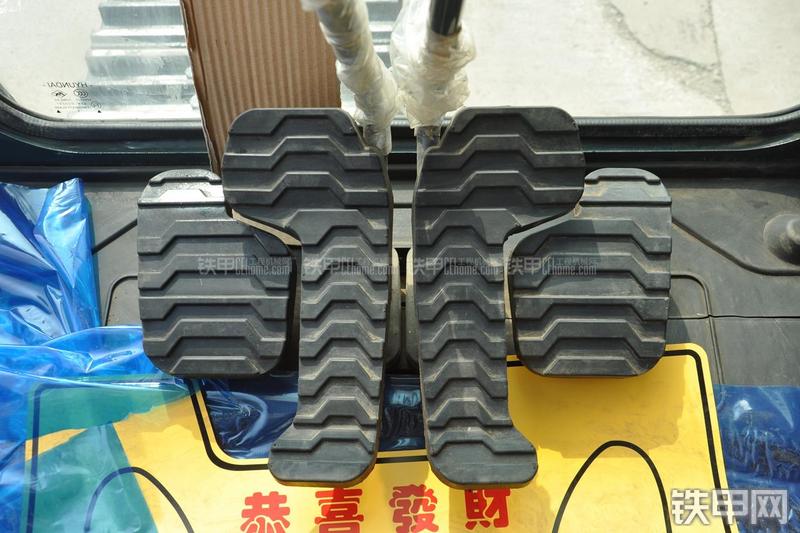 现代R225LC-9T挖掘机局部