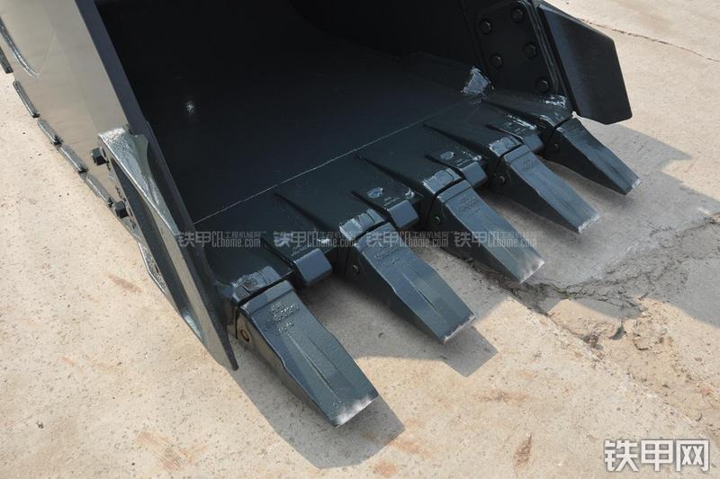 现代R305LC-9T挖掘机局部