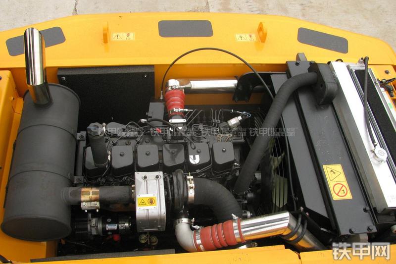 现代R215-7C挖掘机局部