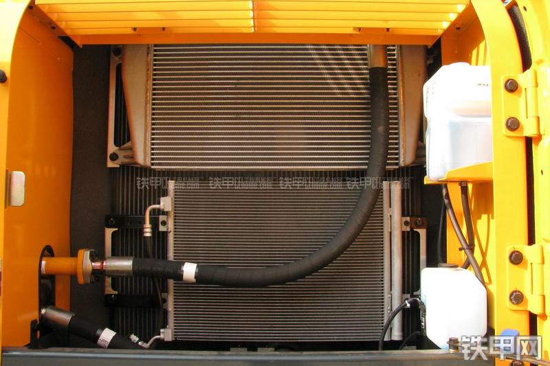 现代R275LC-9T挖掘机局部