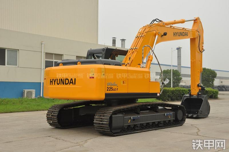 现代R225LC-7挖掘机整机外观
