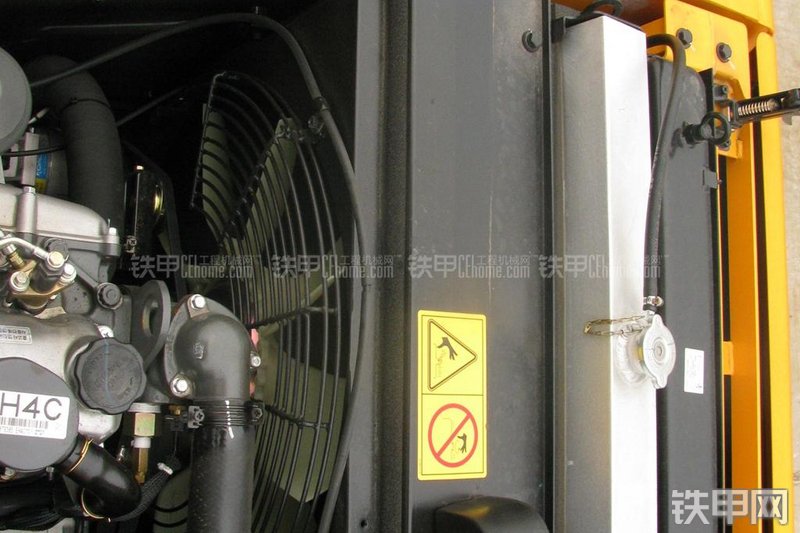 现代R215-7挖掘机局部