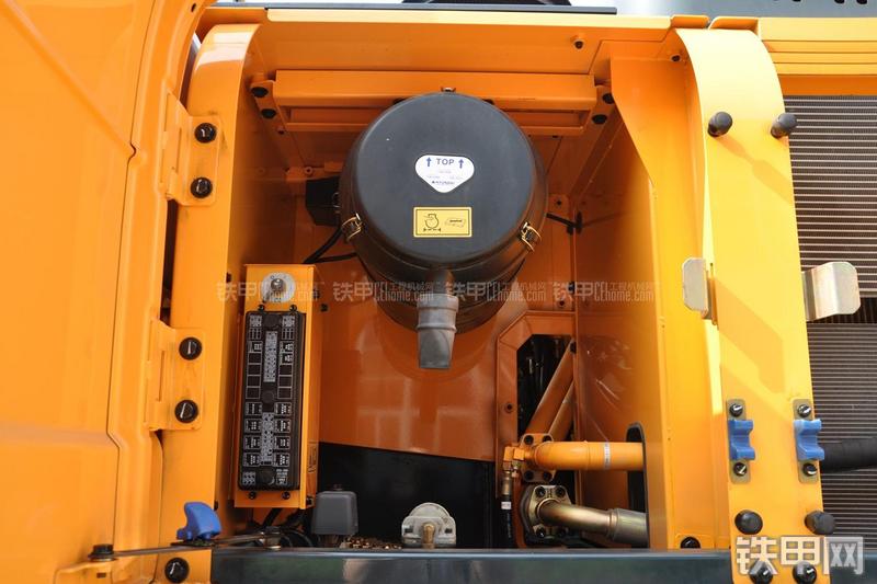 现代R305LC-9T挖掘机局部