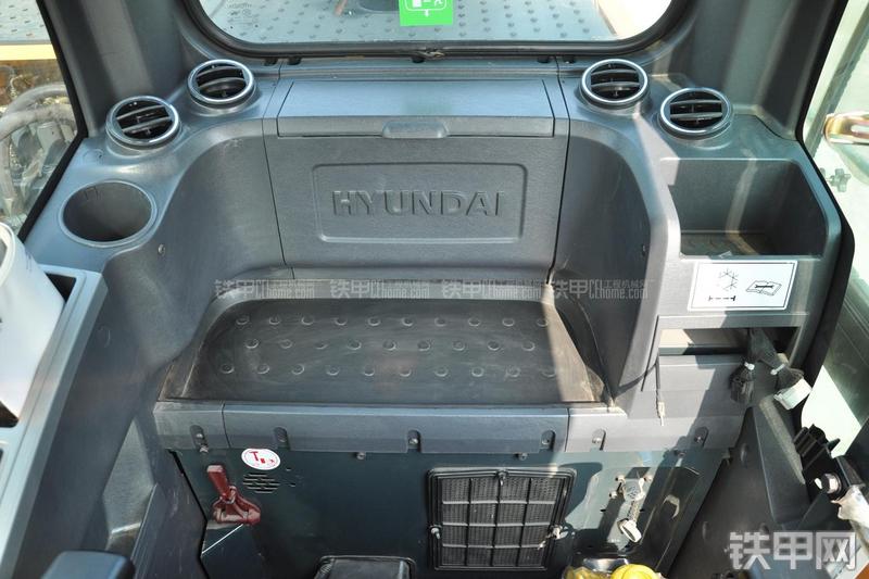 现代R225LC-9T挖掘机局部