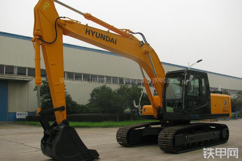 现代R215-7挖掘机整机外观