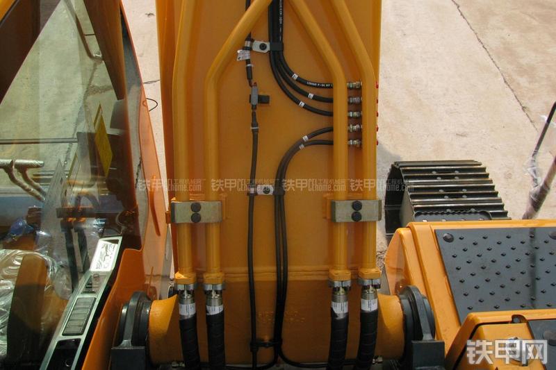 现代R275LC-9T挖掘机局部