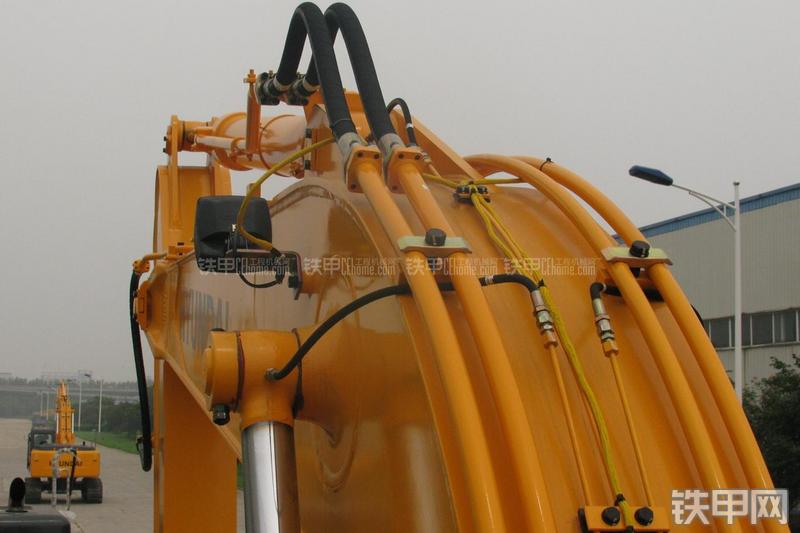 现代R215-7挖掘机局部