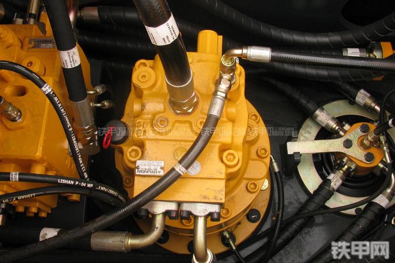 现代R215-7挖掘机局部