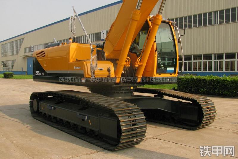 现代R275LC-9T挖掘机局部
