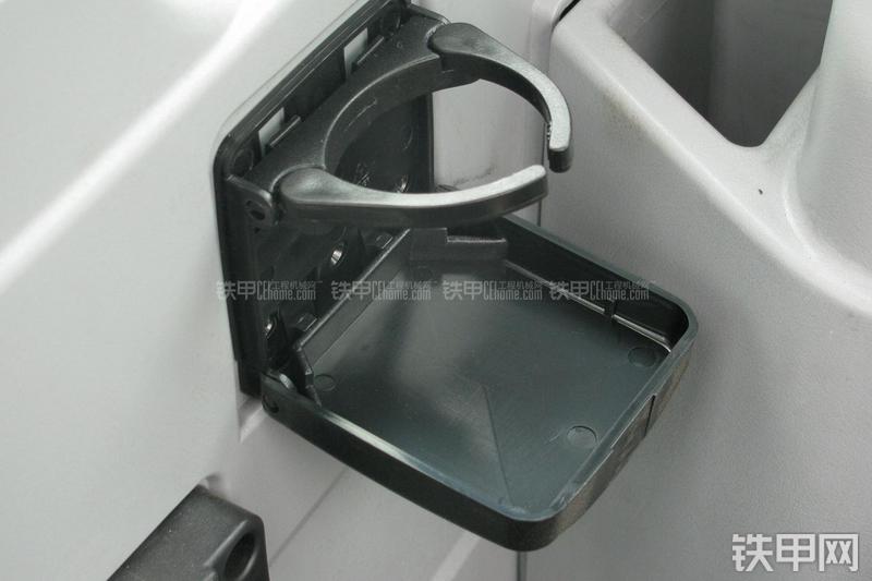 现代R215-7C挖掘机局部