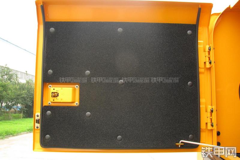 现代R215-7C挖掘机局部