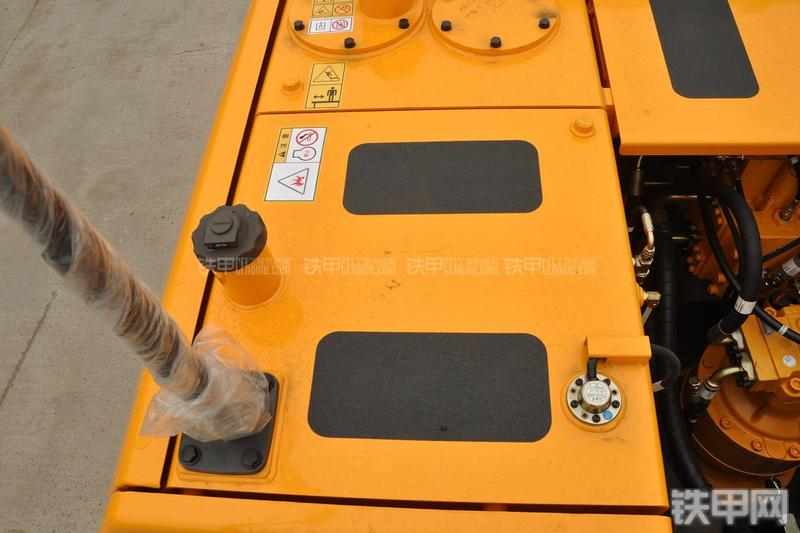 现代R225LC-7挖掘机局部