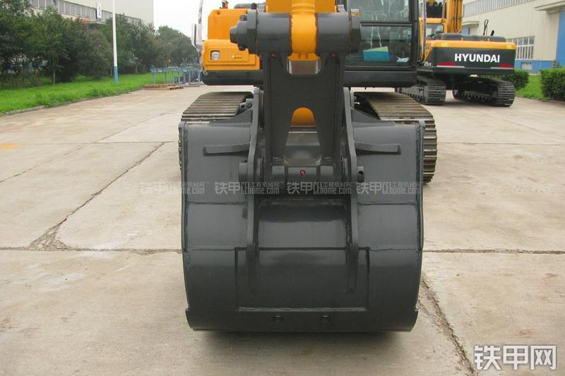 现代R215-7C挖掘机局部