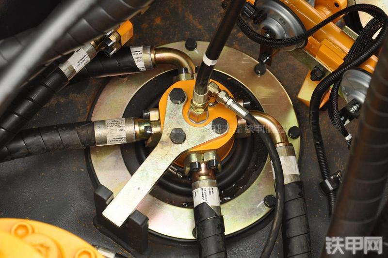 现代R225LC-7挖掘机局部