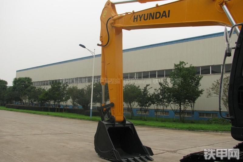 现代R215-7挖掘机局部