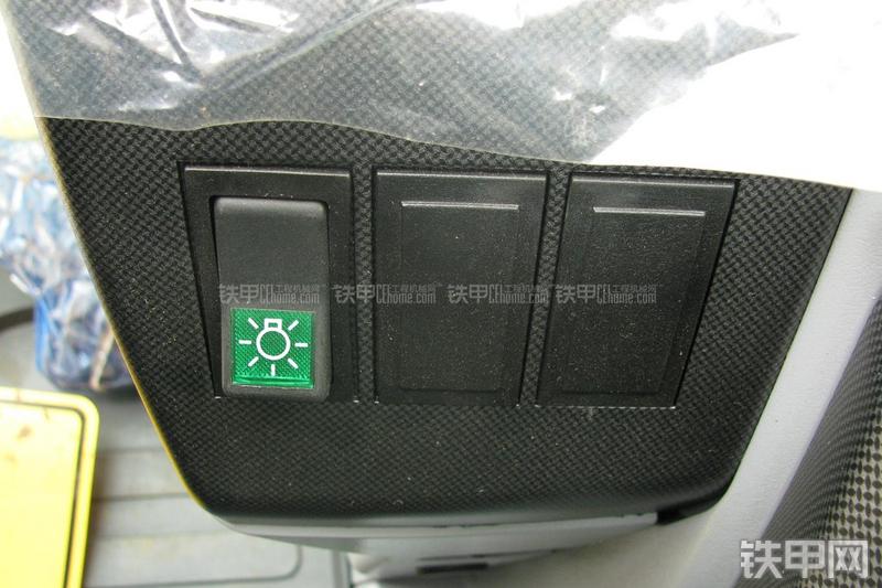 现代R215-7C挖掘机局部