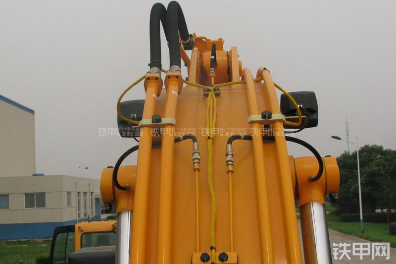 现代R215-7挖掘机局部