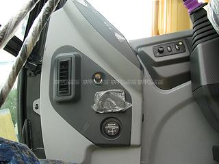 现代R215-7挖掘机局部