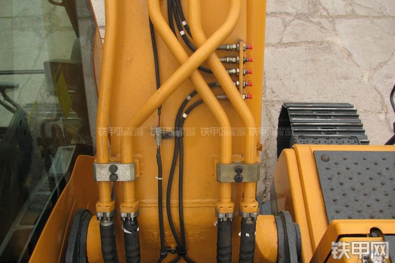 现代R225LC-9T挖掘机局部