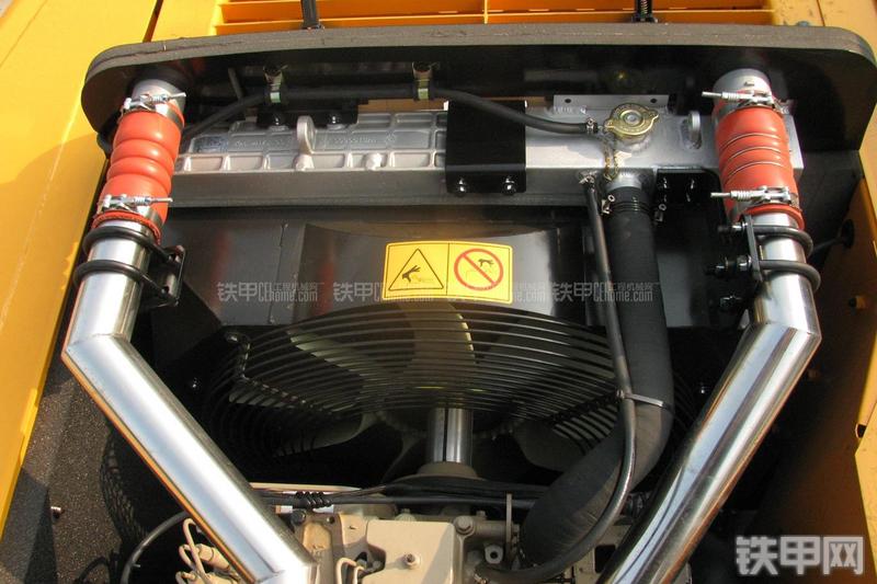 现代R275LC-9T挖掘机局部