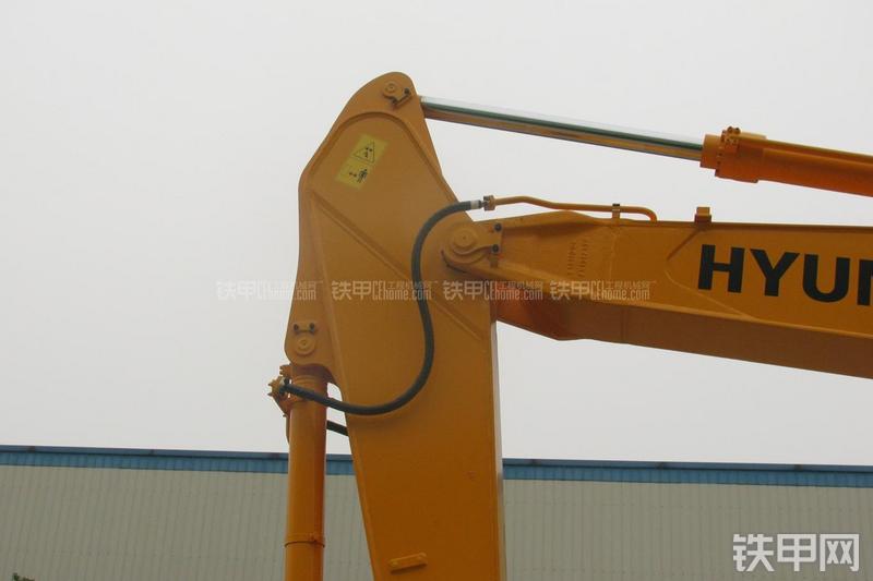 现代R215-7挖掘机局部