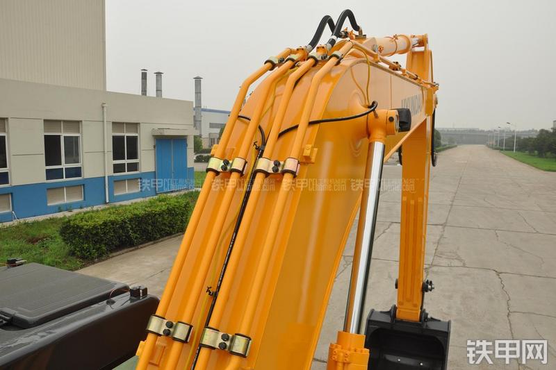 现代R225LC-7挖掘机局部