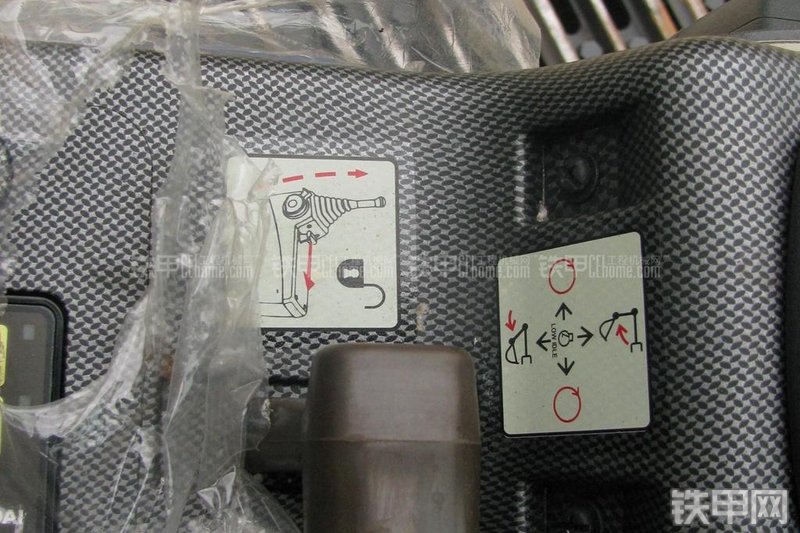 现代R215-7C挖掘机局部