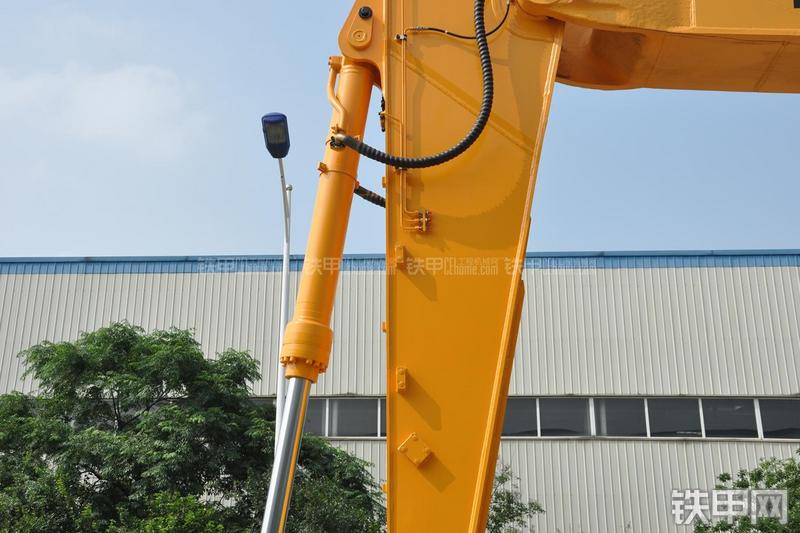 现代R305LC-9T挖掘机局部