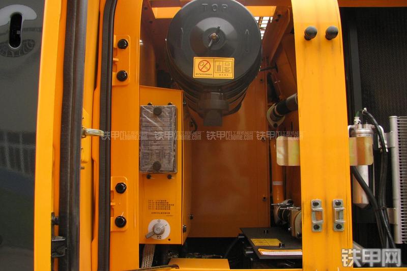 现代R215-7挖掘机局部