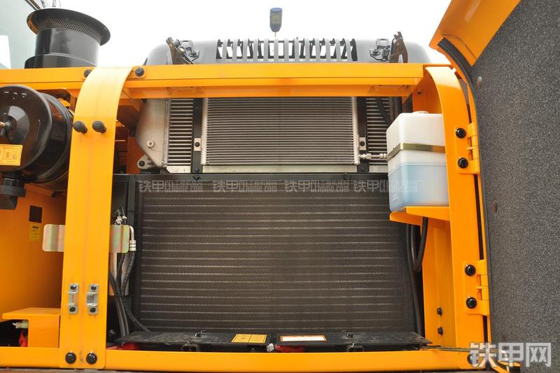 现代R225LC-7挖掘机局部