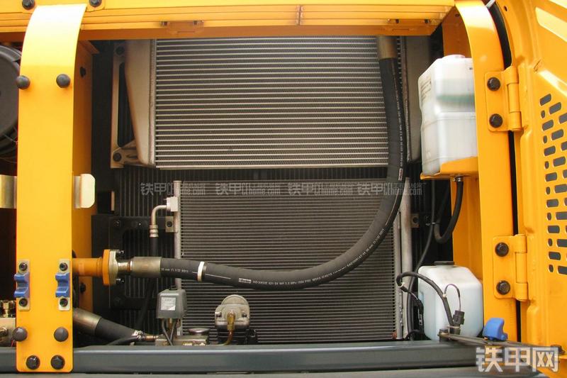 现代R225LC-9T挖掘机局部