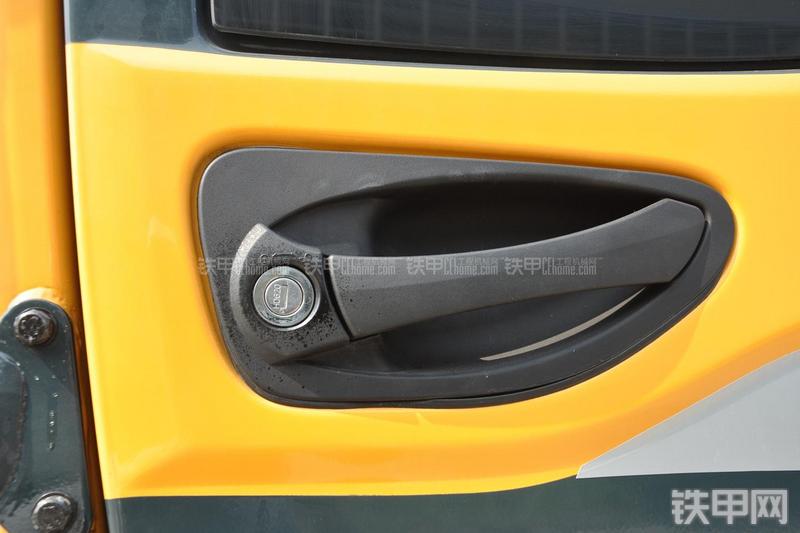 现代R305LC-9T挖掘机局部