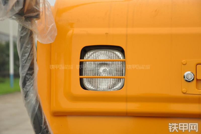 现代R225LC-7挖掘机局部